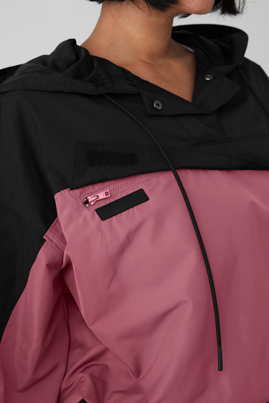 International Anorak Hoodie - Black/Mars Clay