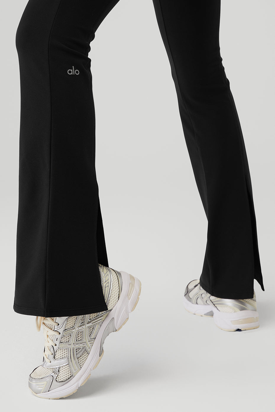 Airbrush High-Waist Kick-Back Legging - Black